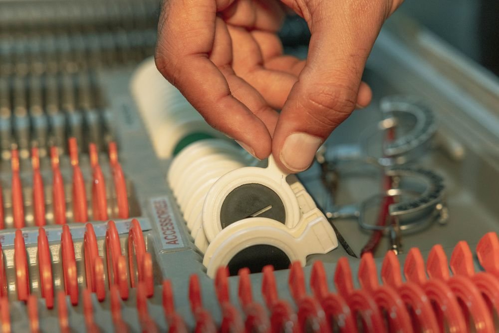 Atelier Clairevue : façonnage et ajustage précis des équipements optiques